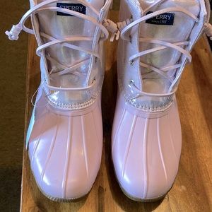 Brand new women’s boots , size 5 but fits like a 6